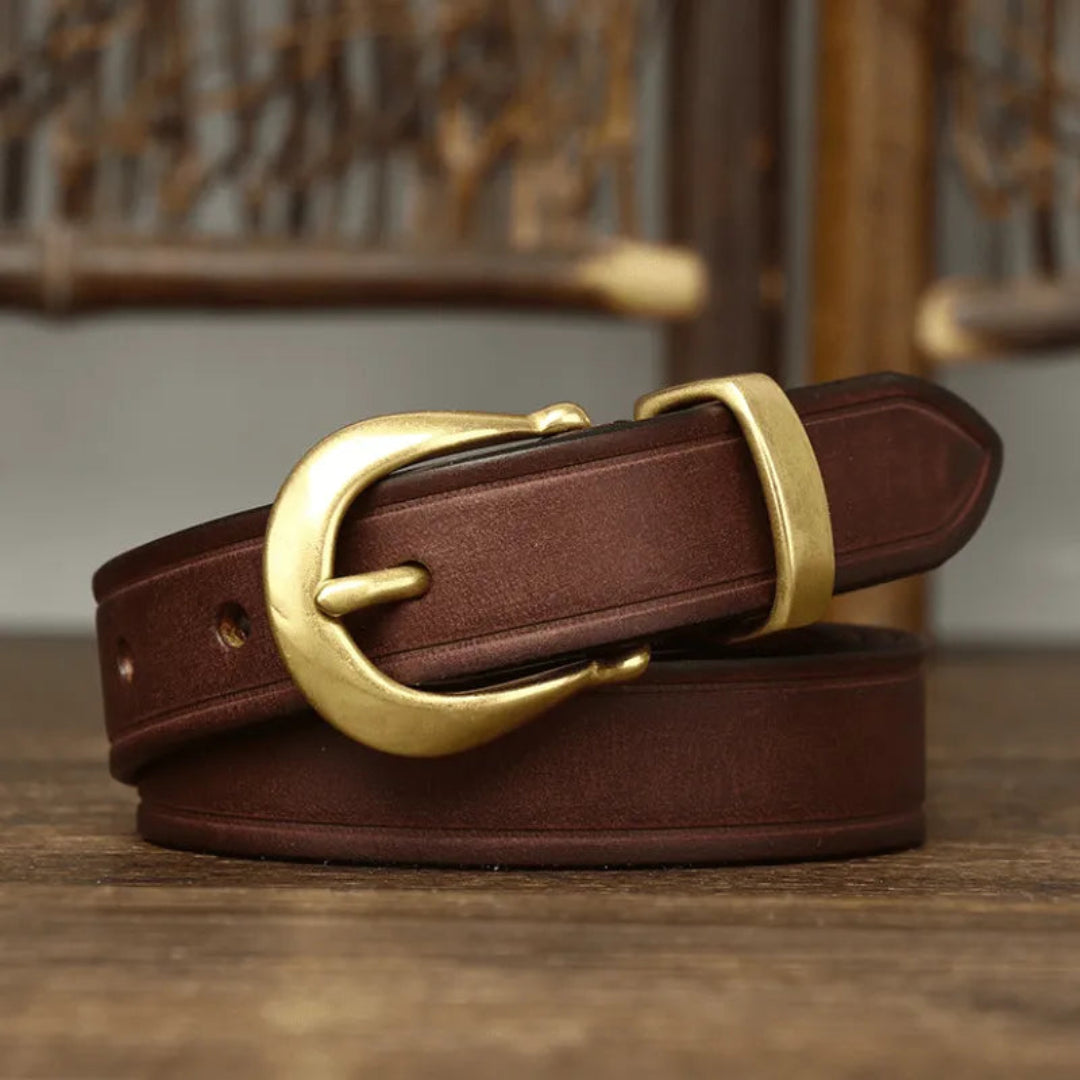 Elegant bälte i fullkornsläder med böjd mässingsspänne