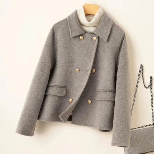 Elegant wool coat with doll collar and golden buttons