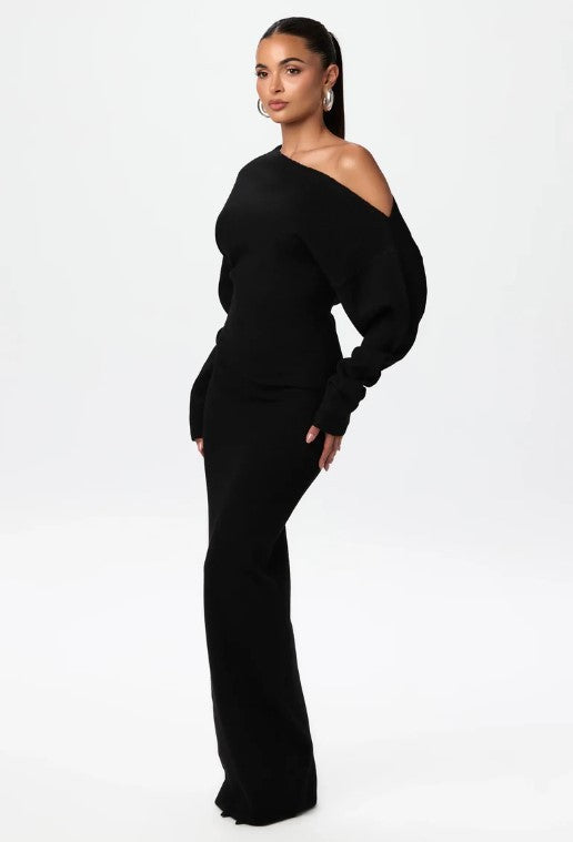 Elegant women's dress with long sleeves