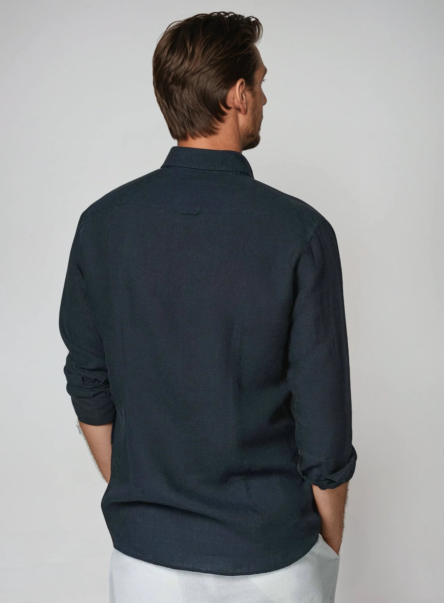 Elegantes Herrenhemd aus Leinen in Navy