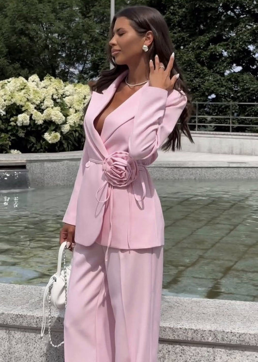 Elegantes Kostüm Damen mit Langarm und Gleitendem Dekolleté