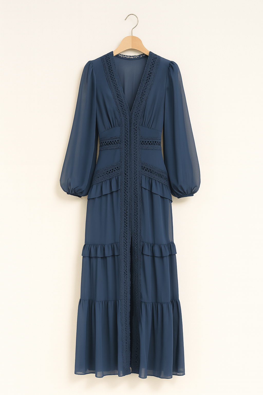 Elegantes Maxikleid mit Rüschen und V-Ausschnitt – Festliches Maxikleid für Sommerabende, Lange Kleider mit Volants und Femininer Silhouette 3