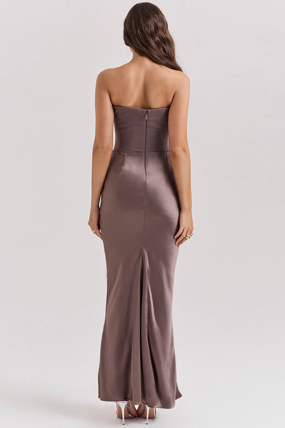 Elegant maxi dress with shoulder straps and corset