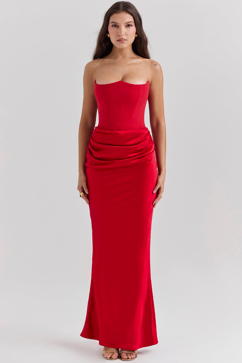Elegant maxi dress with shoulder straps and corset
