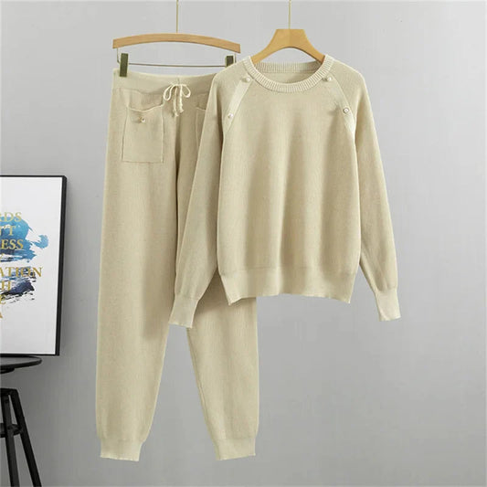 Elegantes Strick-Loungewear Set mit Perlenakzenten
