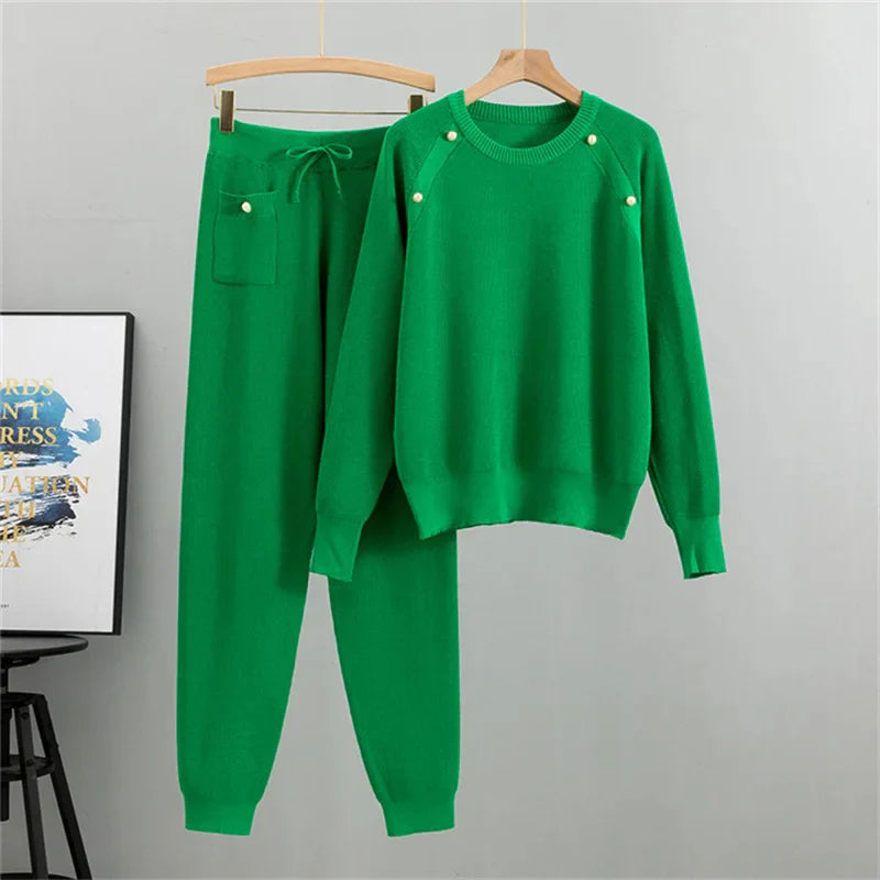 Elegantes Strick-Loungewear Set mit Perlenakzenten