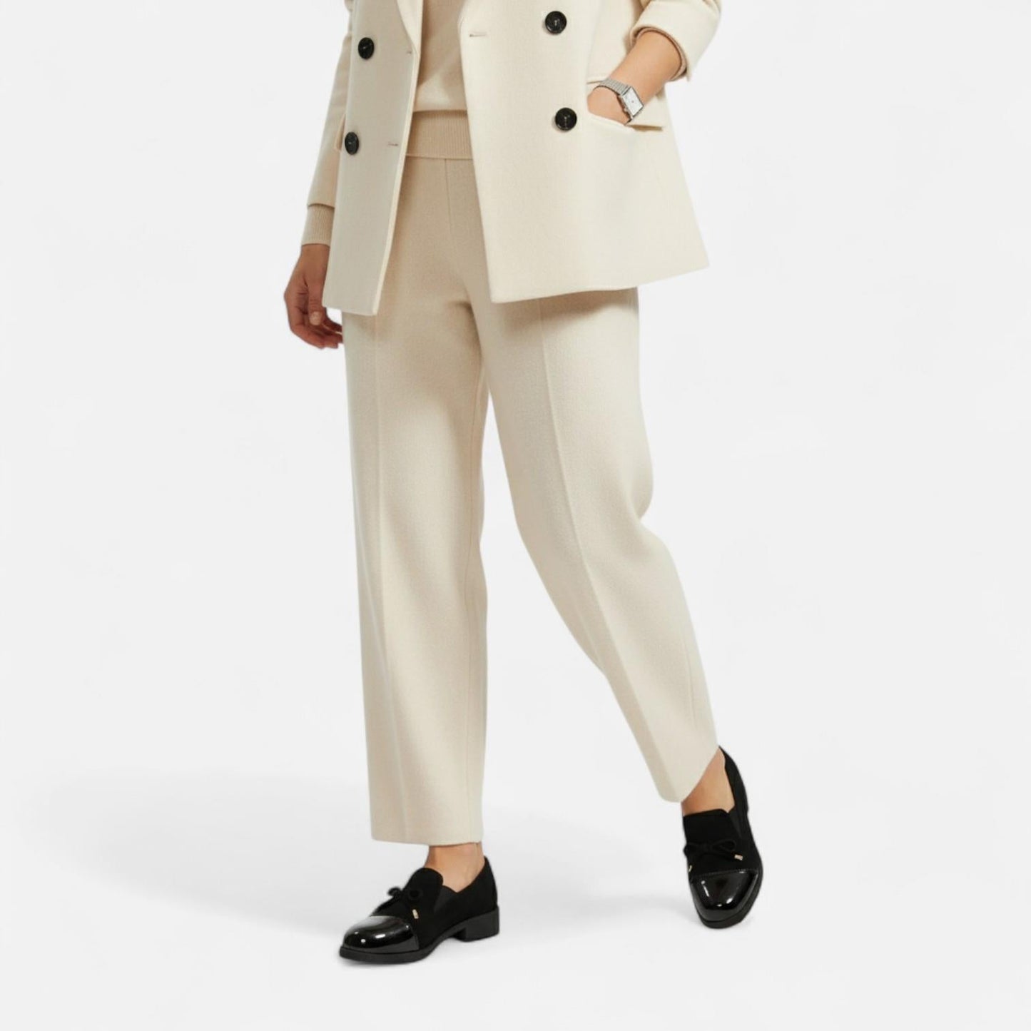 Elegant women's loafers with block heel and patent details