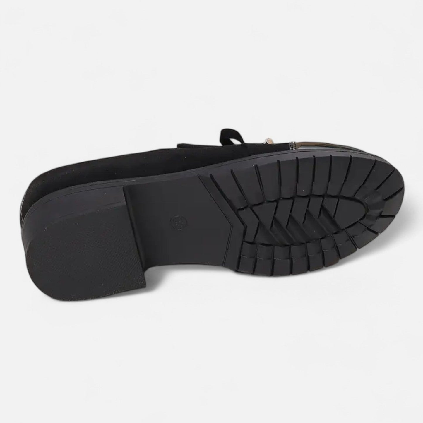 Elegant women's loafers with block heel and patent details