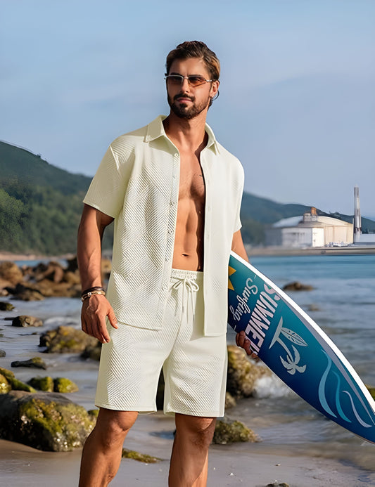 Herren Sommer Outfit mit Kurzarmhemd und kurzer Hose