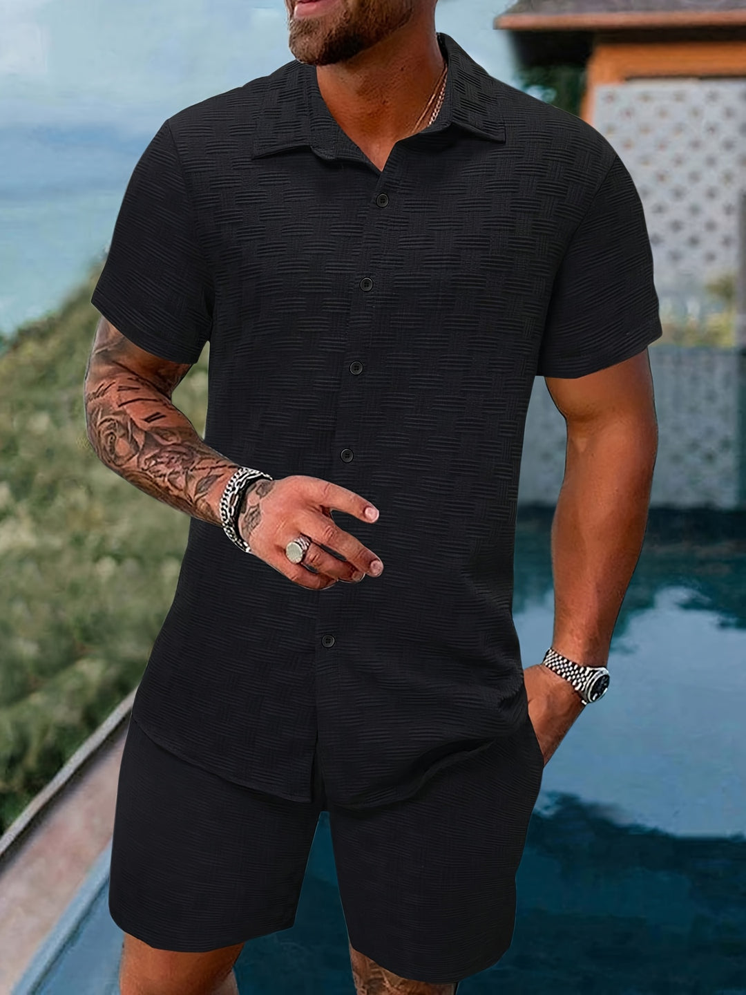 Outfit estivo da uomo con maglietta a maniche corte e pantaloncini