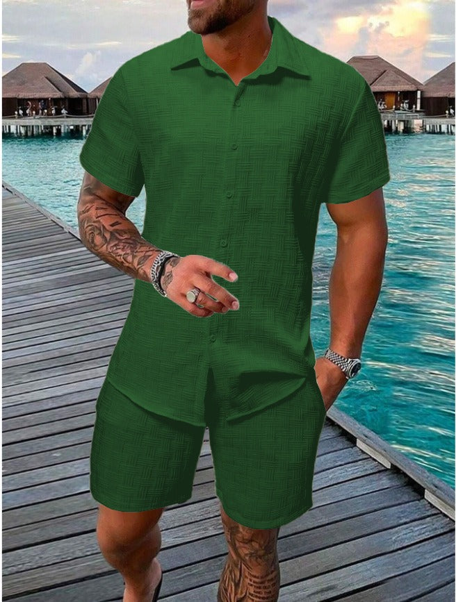 Outfit estivo da uomo con maglietta a maniche corte e pantaloncini
