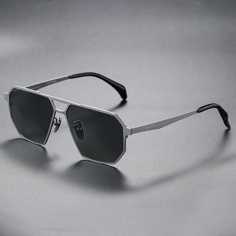 Men's sunglasses made of titanium with polarized lenses