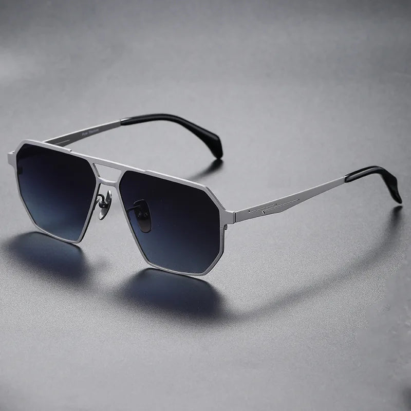 Men's sunglasses made of titanium with polarized lenses