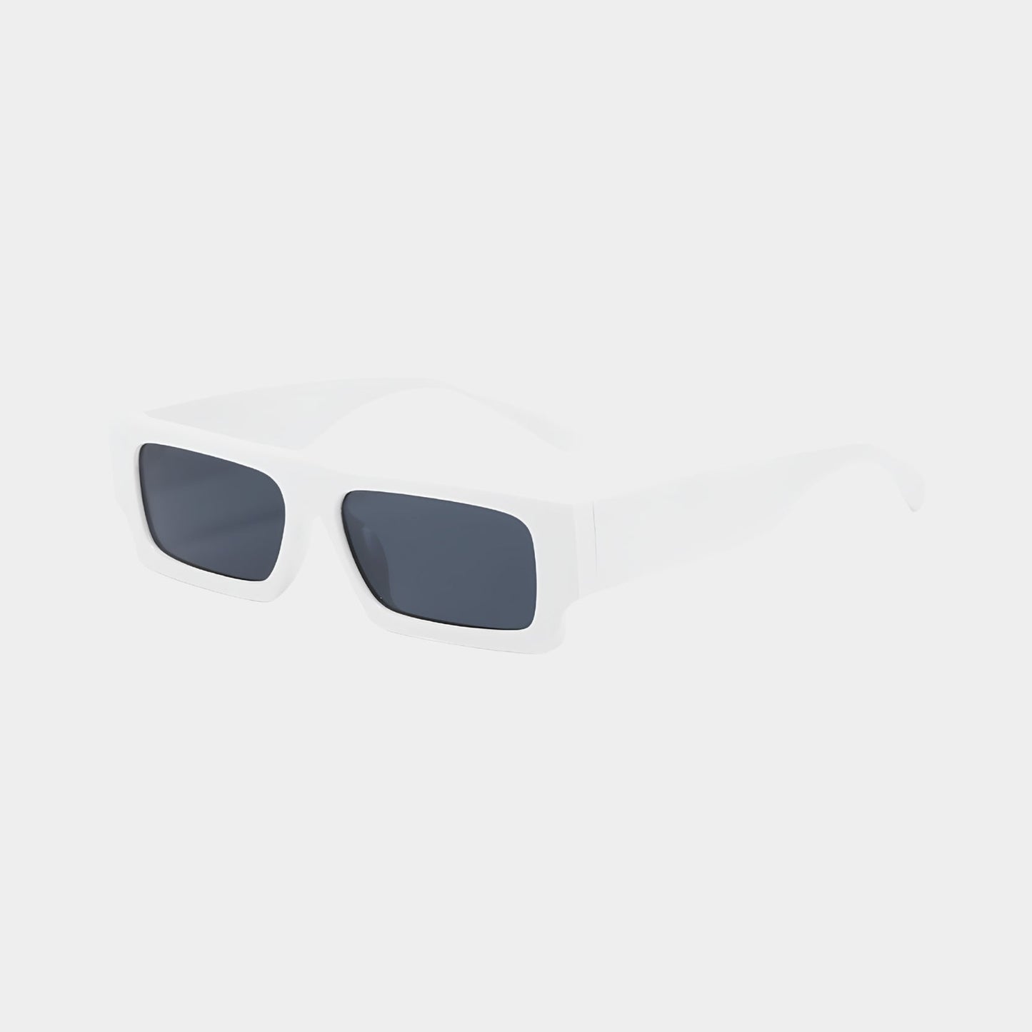 Men's sunglasses with angular design and UV protection