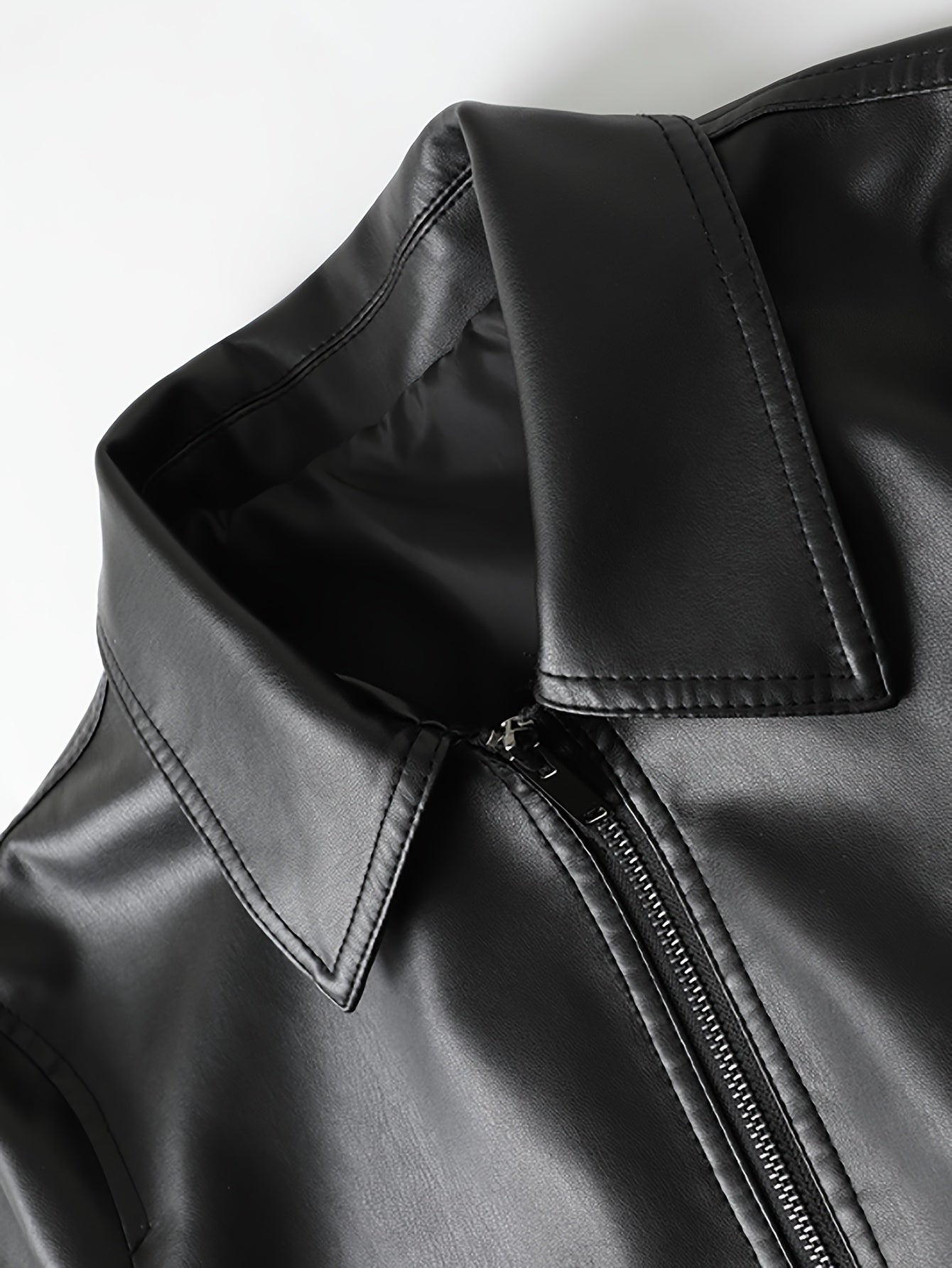 Herrenjacke aus Kunstleder mit Reißverschluss