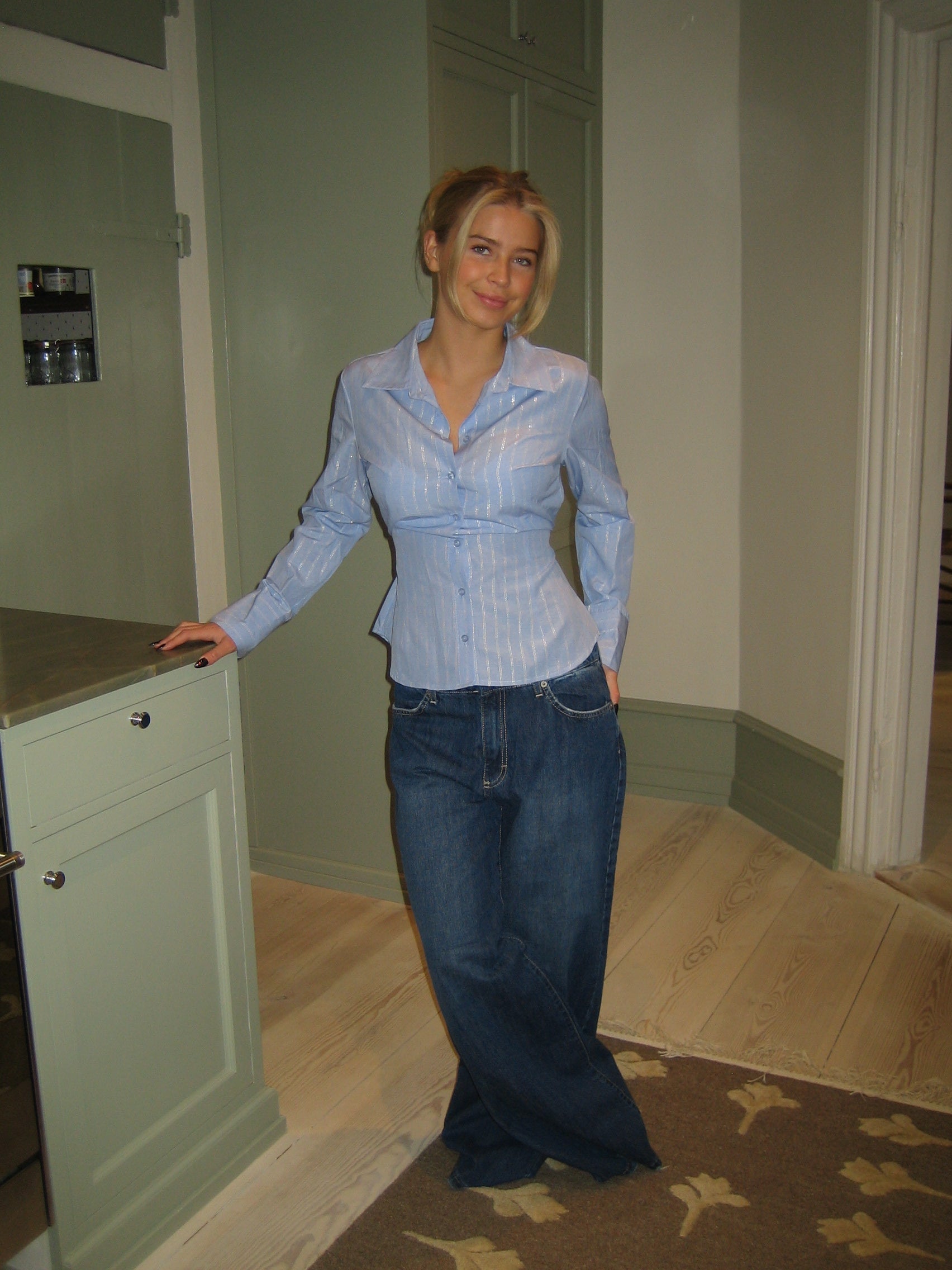 Sophia | Elegante Bluse Damen mit Feinen Streifen in Hellblau 2