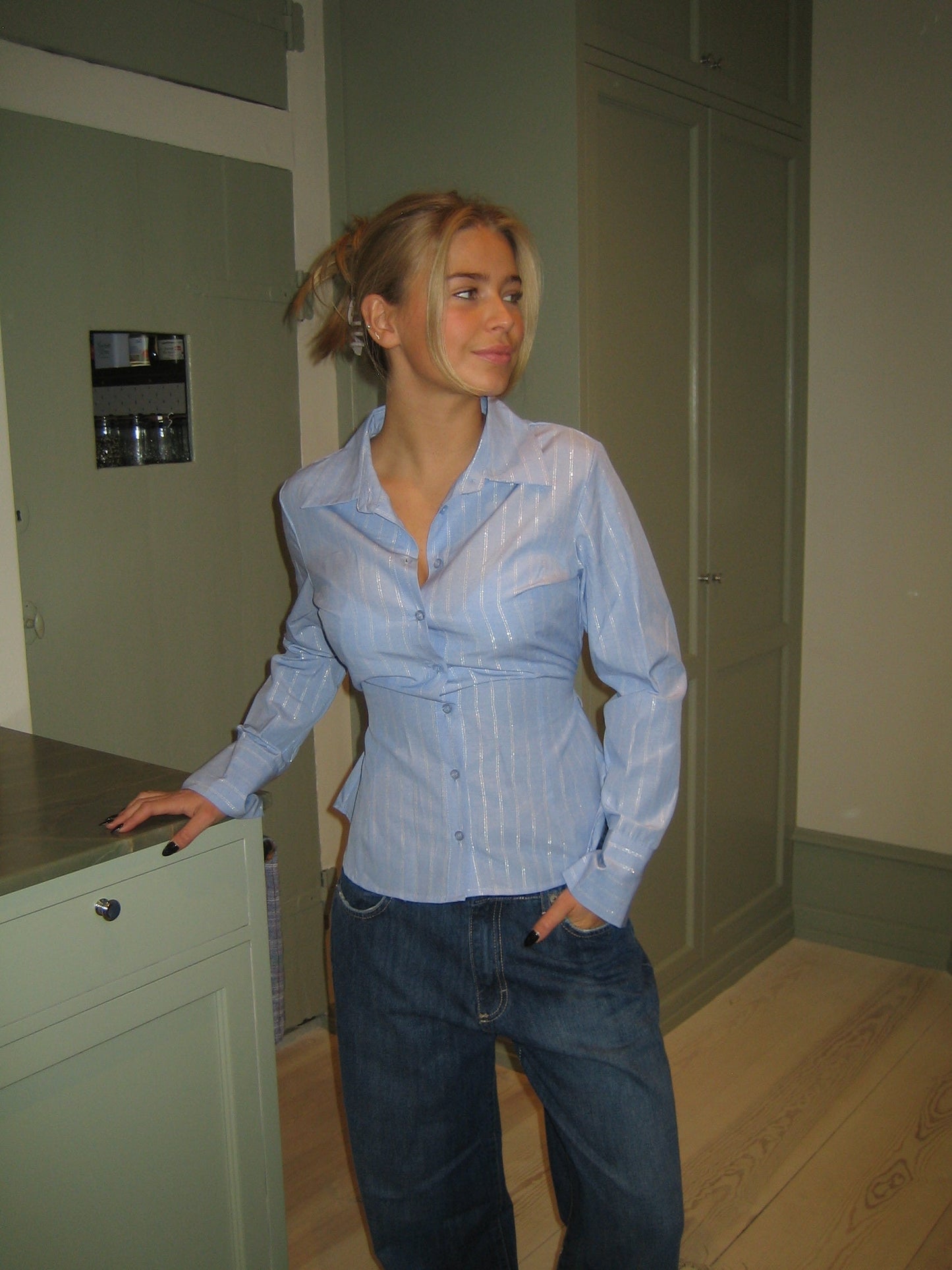 Sophia | Elegante Bluse Damen mit Feinen Streifen in Hellblau 6