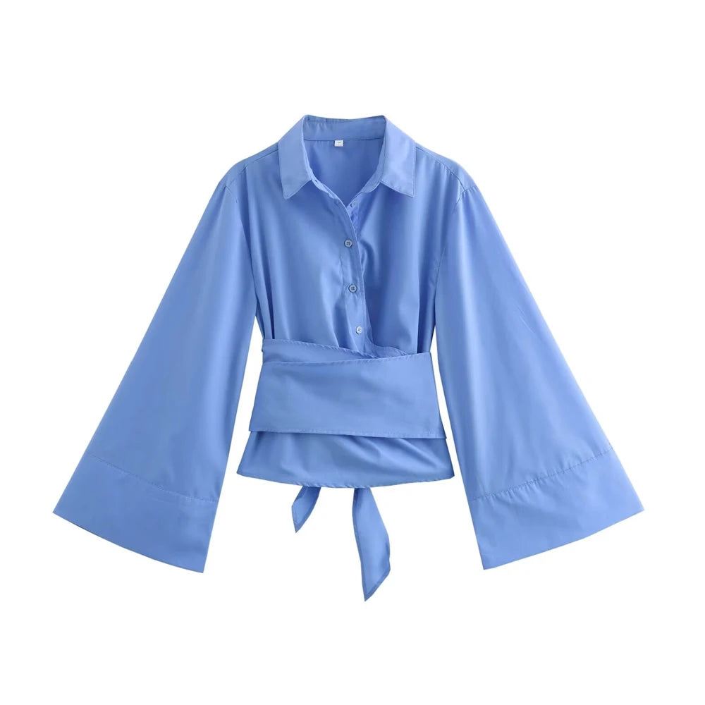 Bluse mit Bindegürtel und weiten Ärmeln