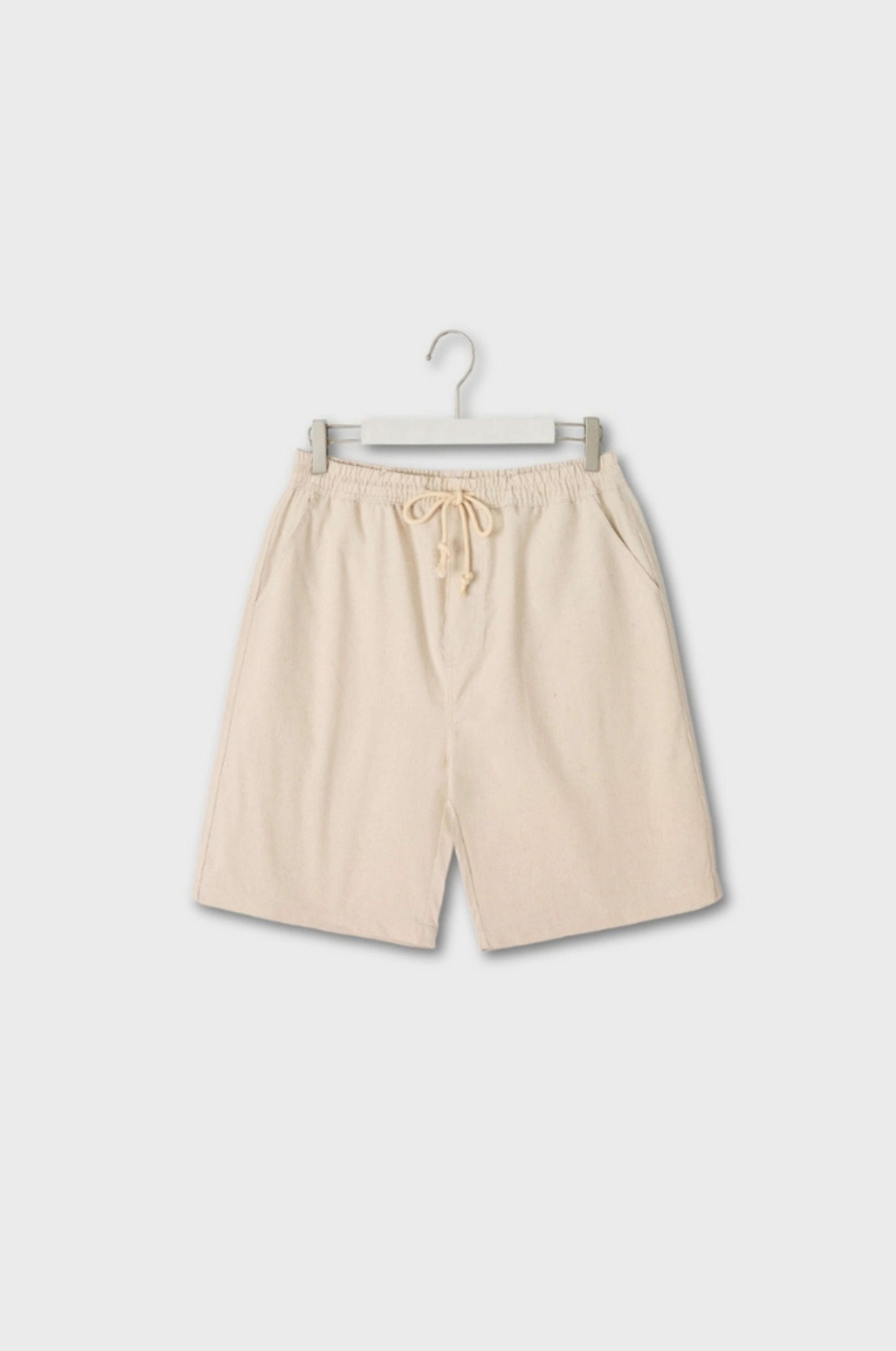 Pantaloncini leggeri di lino per l'estate