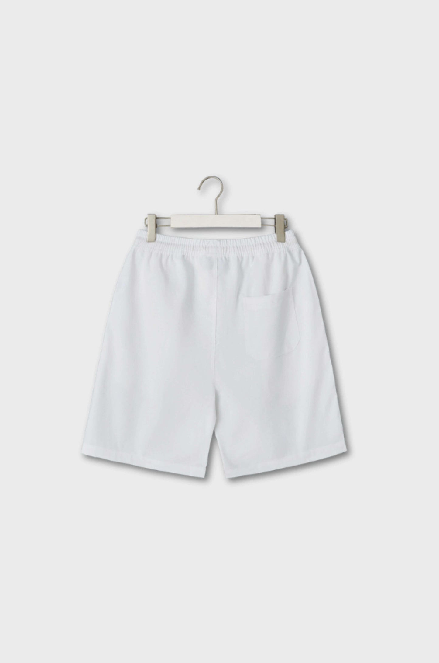 Pantaloncini leggeri di lino per l'estate
