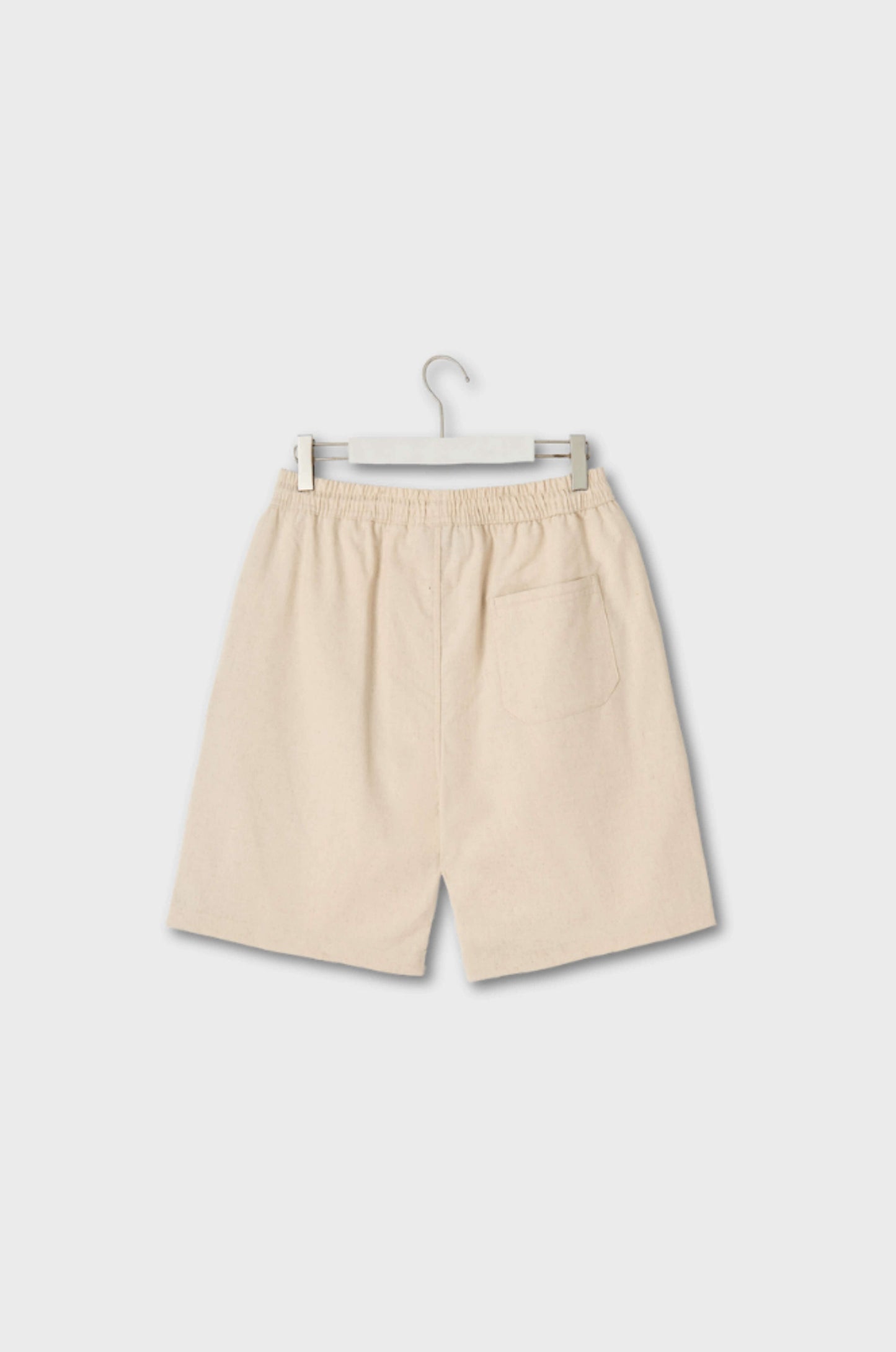 Pantaloncini leggeri di lino per l'estate