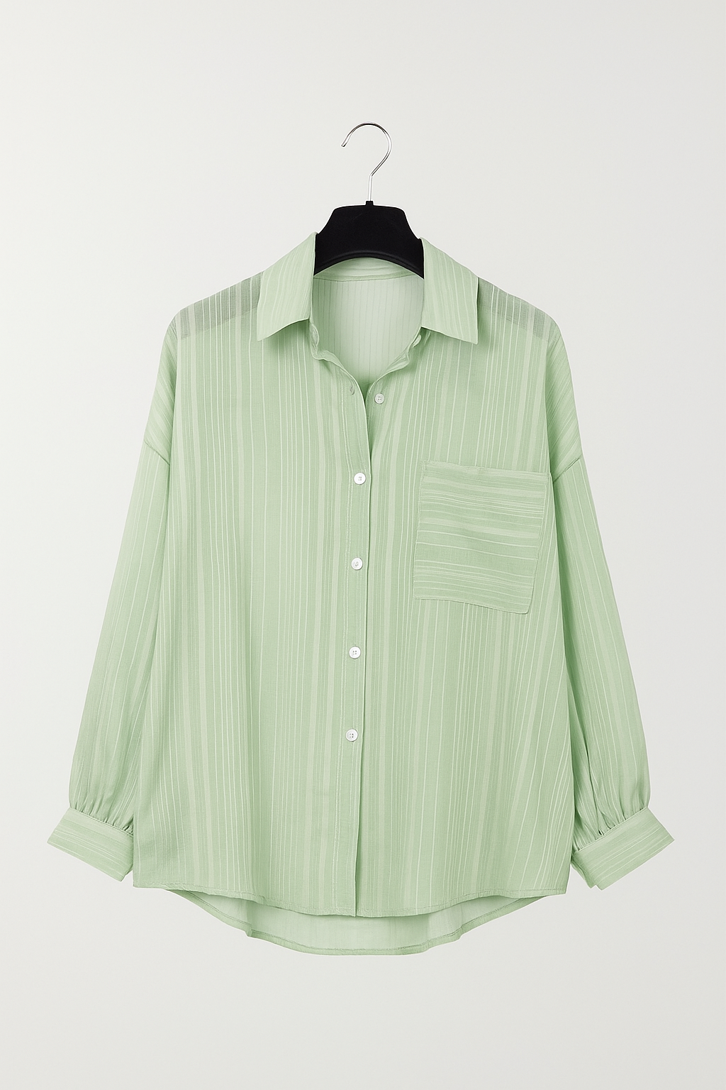 Lockere Bluse mit Knopfleiste und Brusttasche