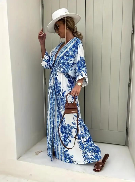 https://cdn.shopify.com/s/files/1/0830/2687/0605/files/Maxikleid-Halbarm-V-Ausschnitt-Sommerkleid-Langes-Kleid-Leyna-Moda-2.png?v=1720679088