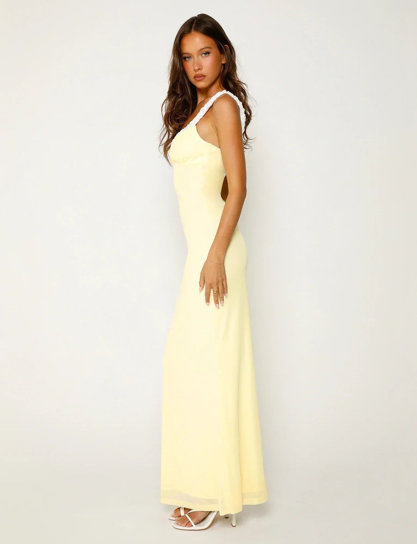 Maxi dress in lemon yellow with feminine silhouette