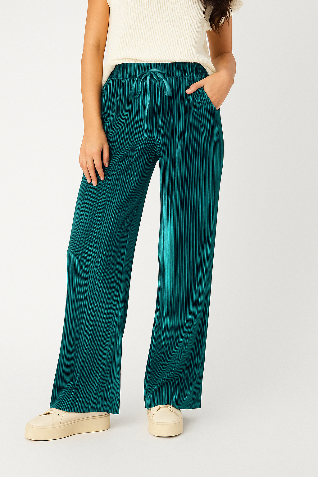Pleated pants with wide leg and drawstring