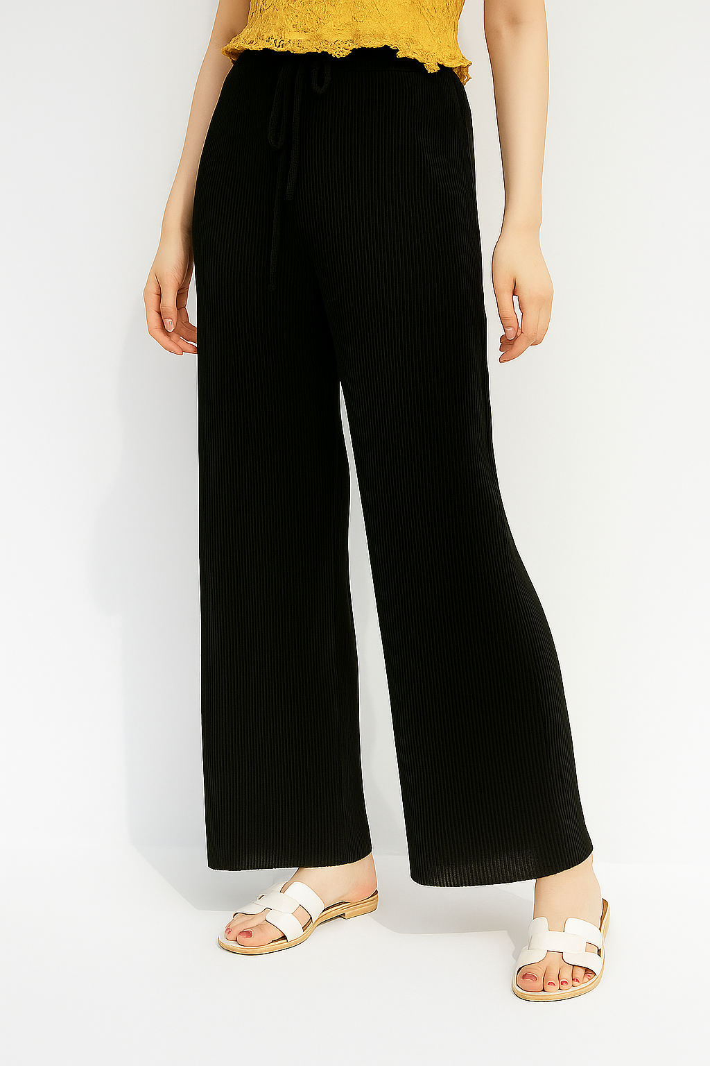 Pleated pants with wide leg and drawstring