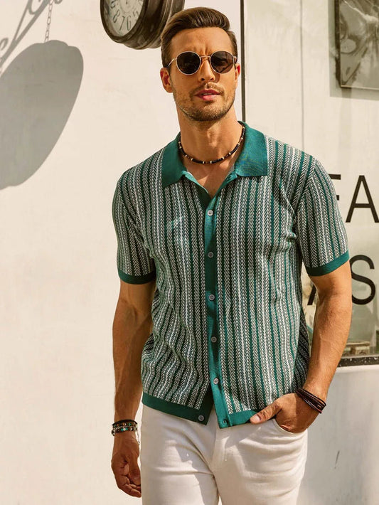 Retro Poloshirt mit Vertikalen Streifen und Klassischem Kragen