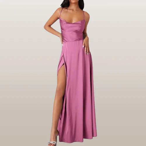 Vera | Elegant maxiklänning i satin med slits