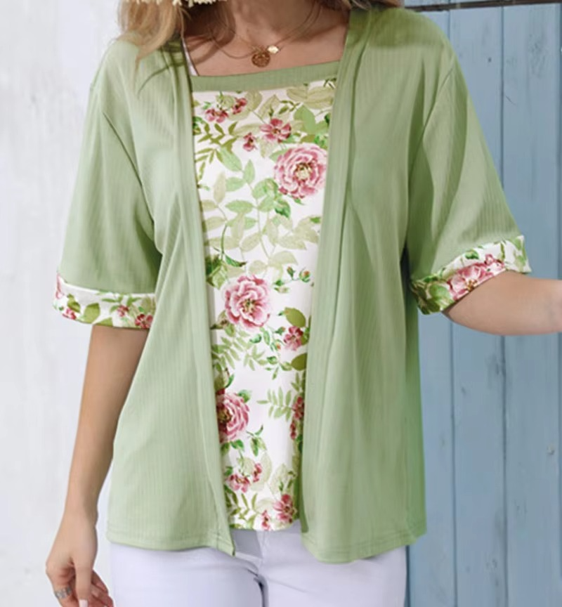 Variant image for Carlotta | Modisches T-Shirt Damen mit Print und Elegantem Square-Kragen-11