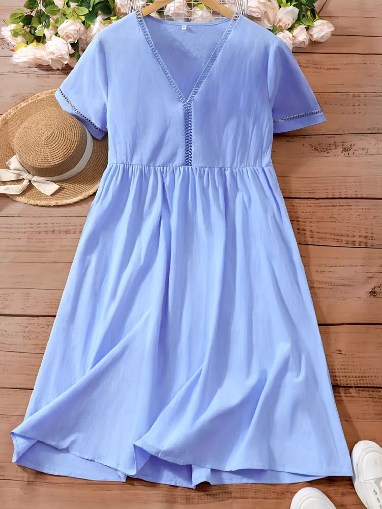 Carlotta | Luftiges Damenkleid mit V-Ausschnitt für Sommer und Strand