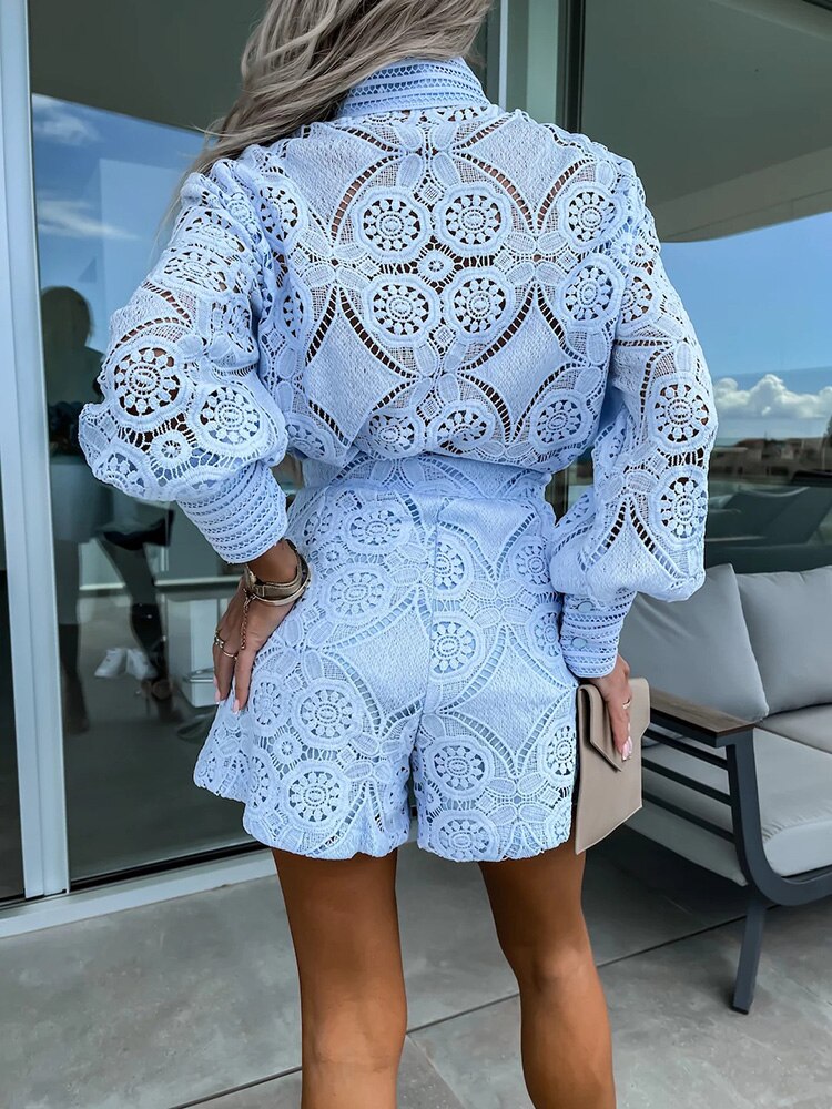 Variant image for Kaitlyn | Elegantes Spitzenset für Damen mit modernen Shorts und Oberteil-9