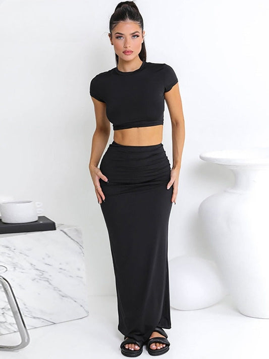Modernes Crop-Top T-Shirt und taillierter Hüftrock