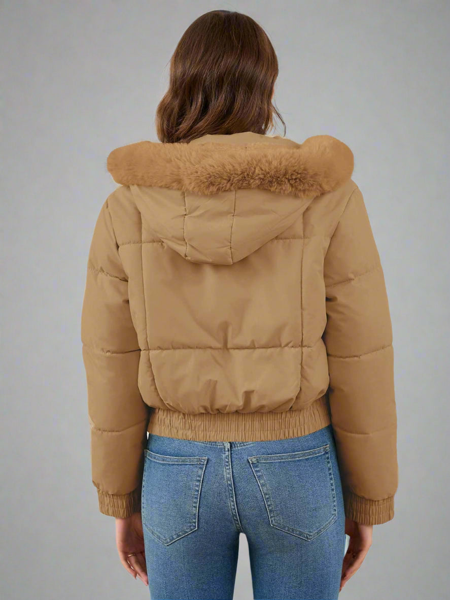 Schmal geschnittene Steppjacke aus Baumwolle