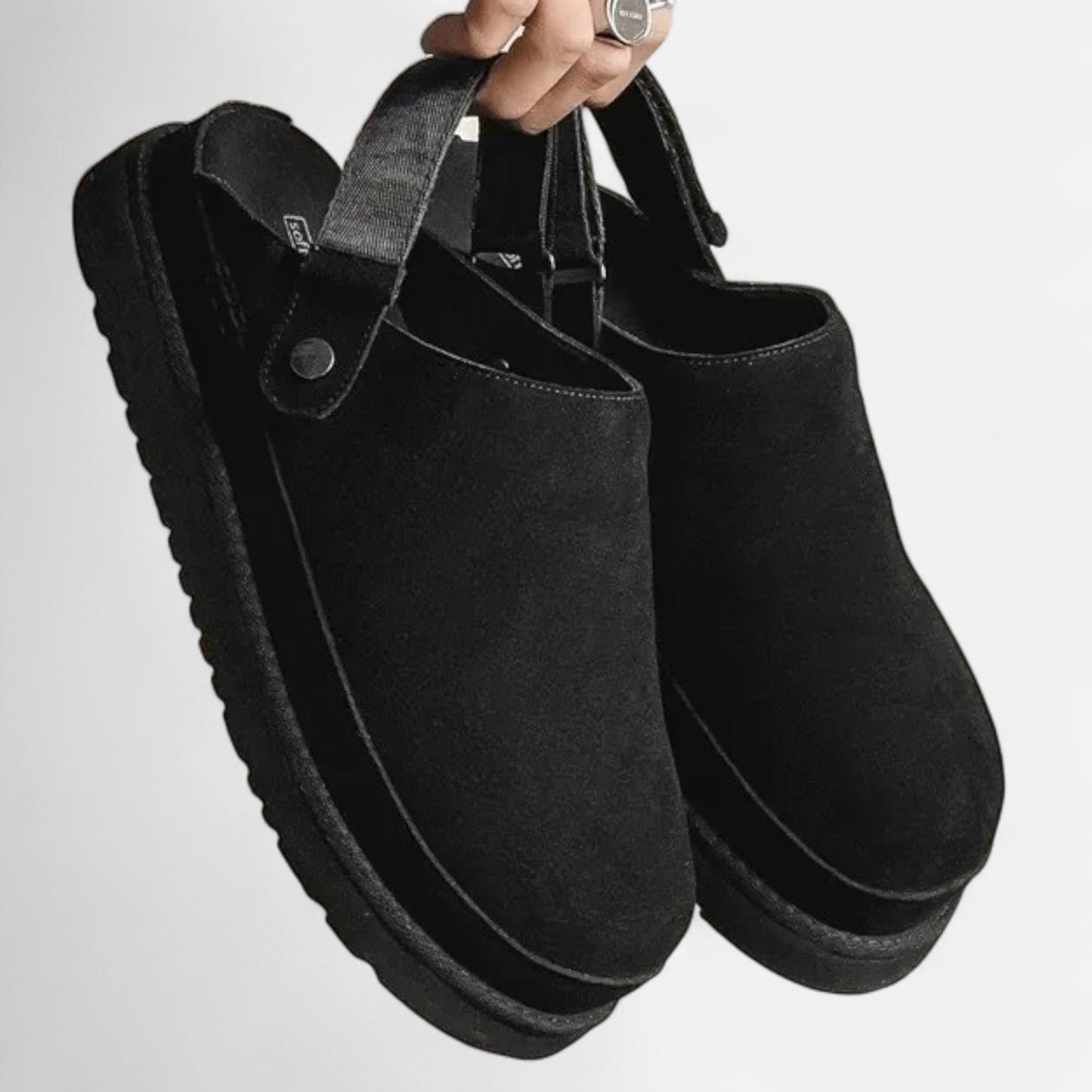 Women's leather slippers