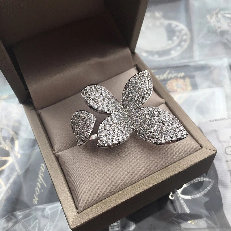 Verstellbarer Blumenring für Damen