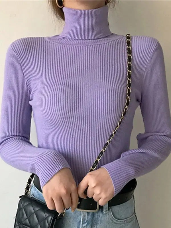 Morbido maglione da donna con collo alto