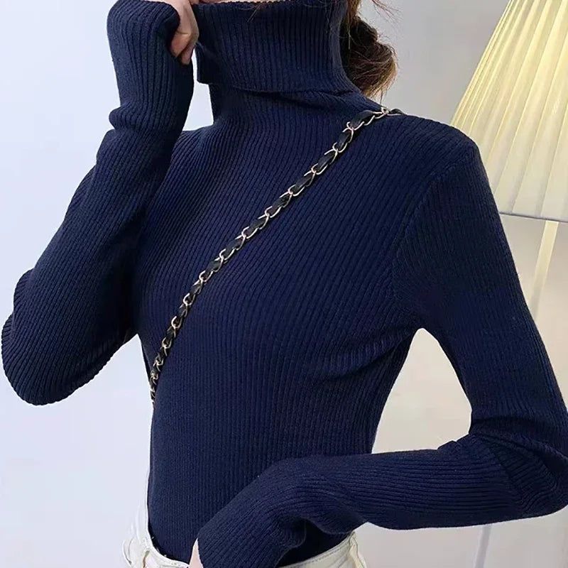 Morbido maglione da donna con collo alto