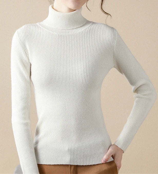 Morbido maglione da donna con collo alto