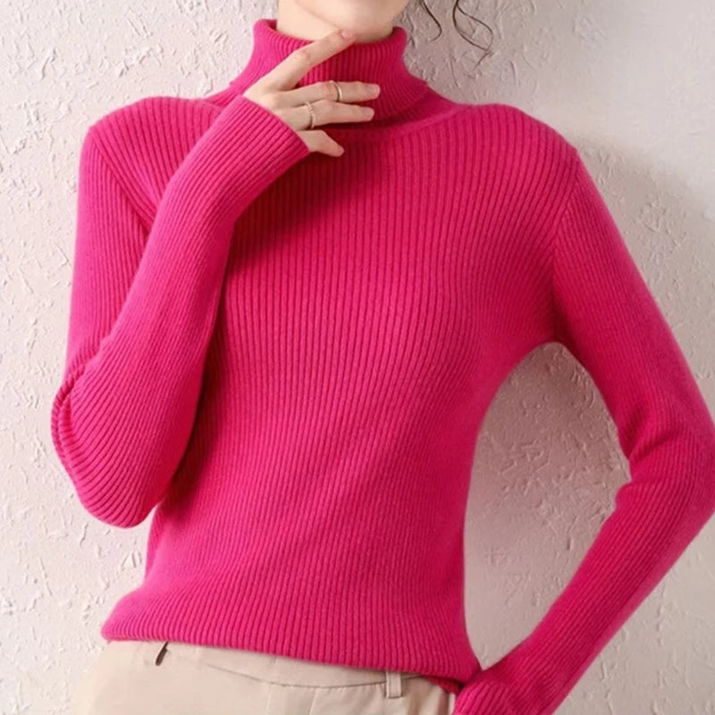Morbido maglione da donna con collo alto