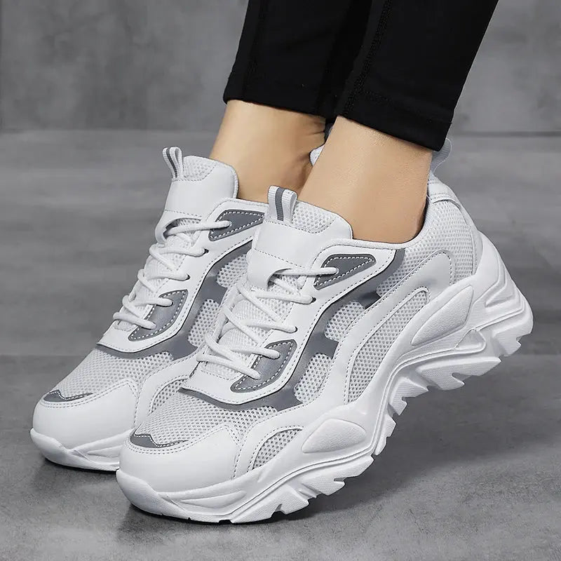 Weiße Damen-Sneaker mit dicker Sohle und reflektierendem Design – Bequeme Freizeitschuhe 3