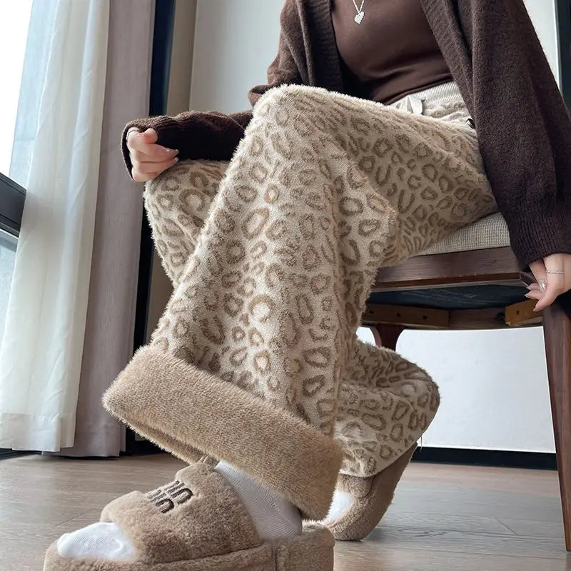 Pantaloni a gamba larga da donna con motivo leopardato