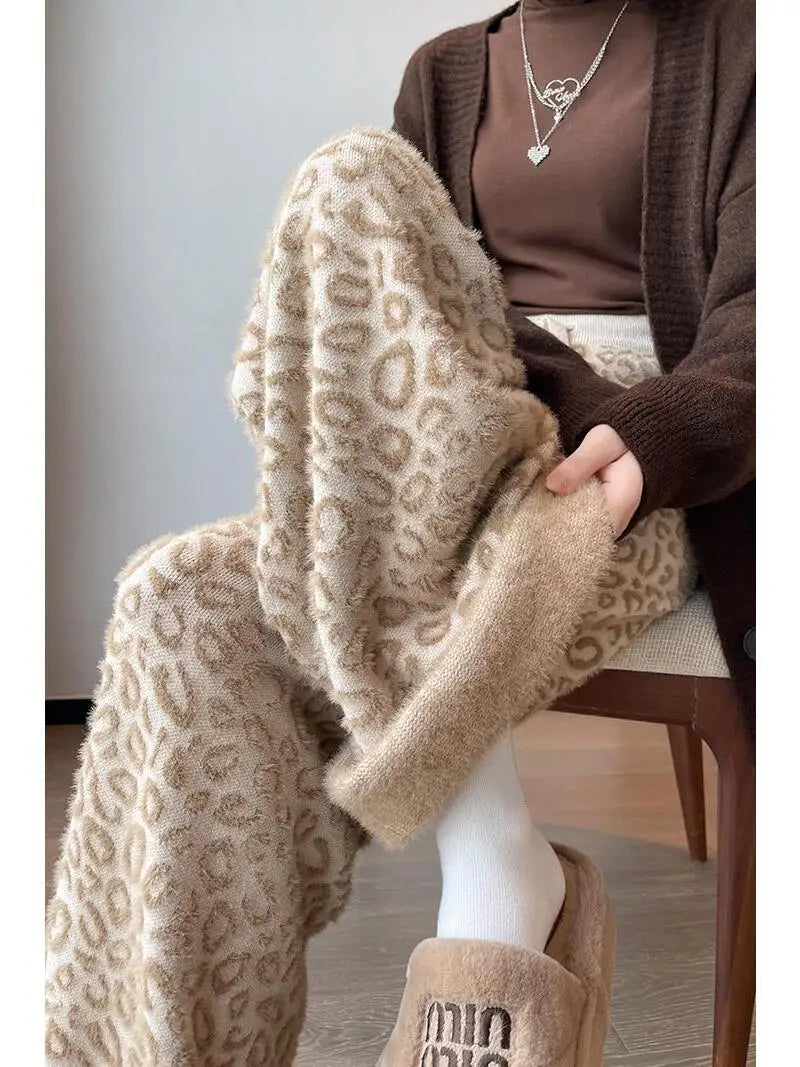 Pantaloni a gamba larga da donna con motivo leopardato