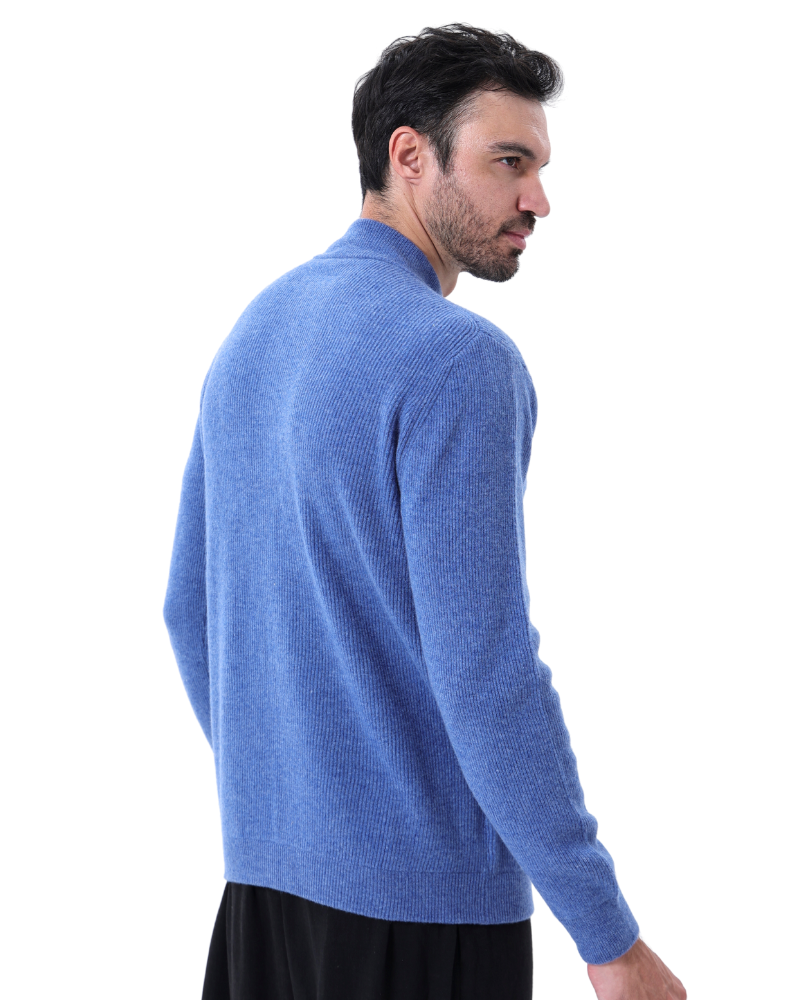 Elegant cardigan made of wool