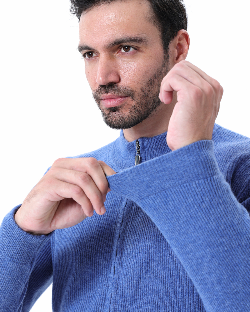 Elegant cardigan made of wool