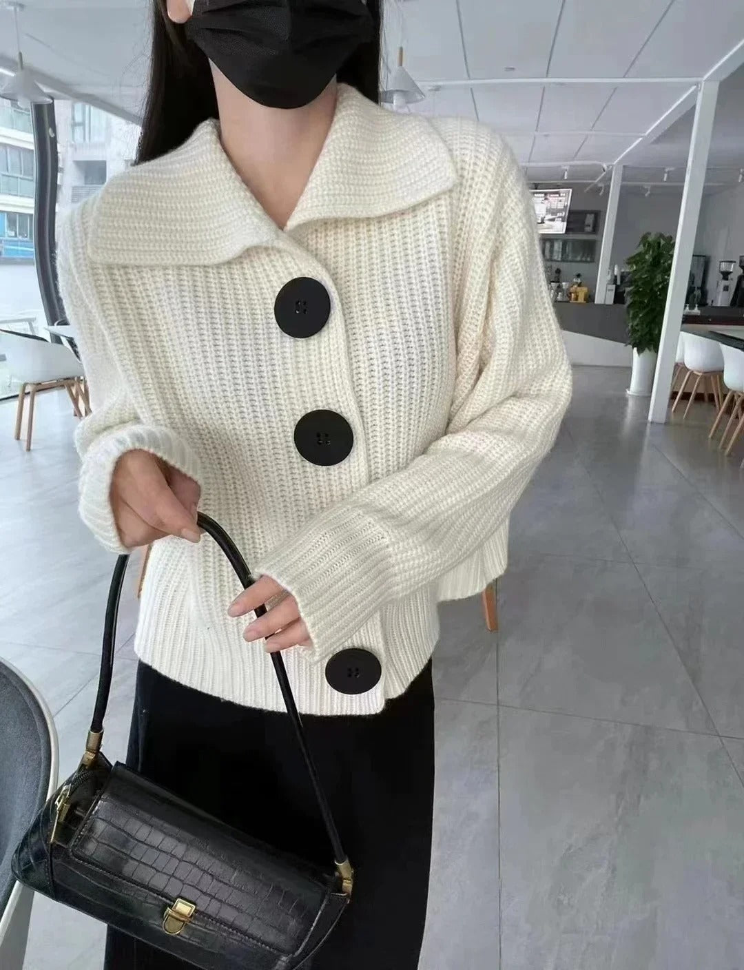 Wolle Damenpullover mit Knopfkragen