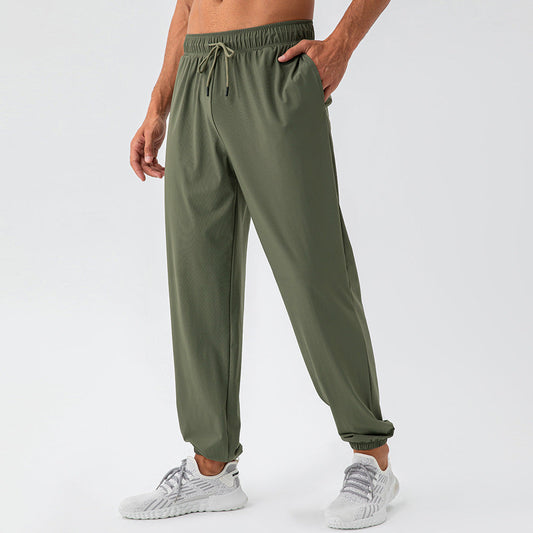 https://cdn.shopify.com/s/files/1/0844/6001/1865/files/bequeme-aktive-sommerhosen-maenner-Armeegrun.jpg?v=1741348341